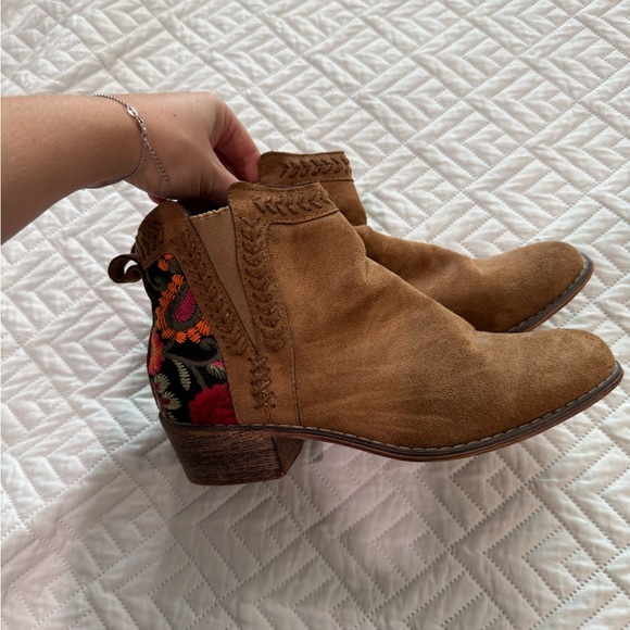 Embroidered Tan Ankle Boots - Picture 1 of 1